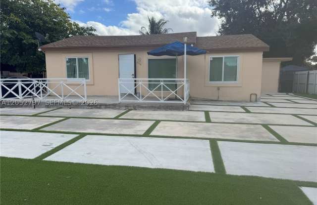2354 NW 93rd Ter photos photos