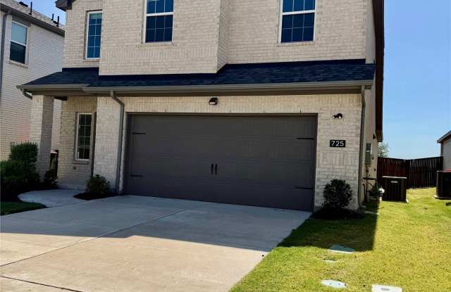 725 Santa Lucia Drive Gallery 2