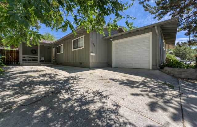 <b>Three Bedroom Home in Midtown District<br><br> photos photos