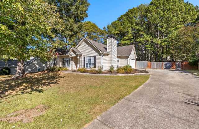 3 Bedroom Ranch in Fayetteville with Large Deck & Fenced Backyard Gallery 1