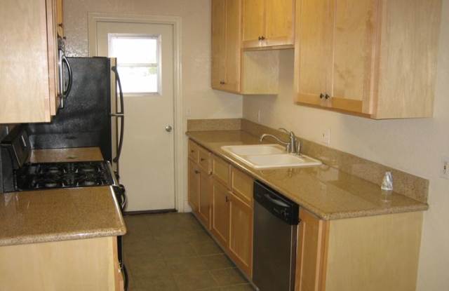 1148 Molino Avenue Unit 5 Gallery 2