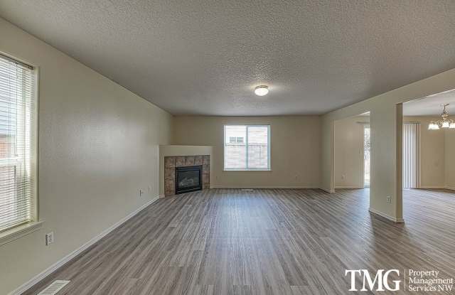 Spacious 4 Bedroom Home w/ Upstairs Laundry & Fully Fenced Yard! Gallery 4