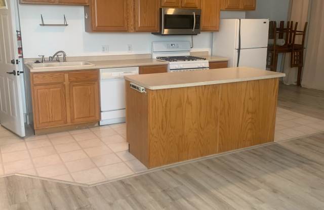 1121 Thomas St photos photos