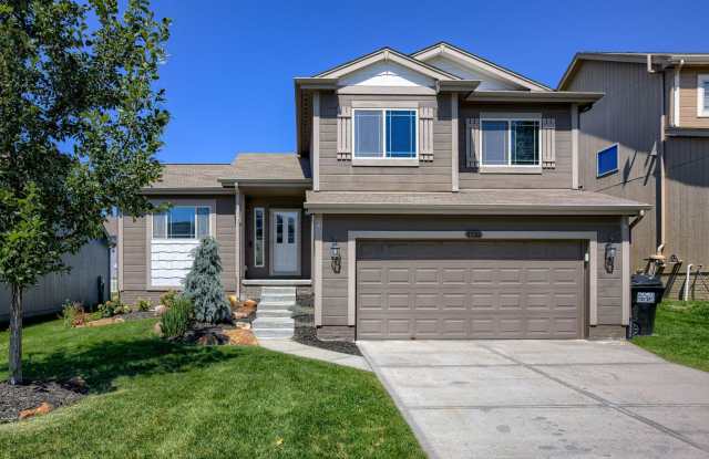4-Bedroom Bennington Home with Fenced Yard Gallery 1