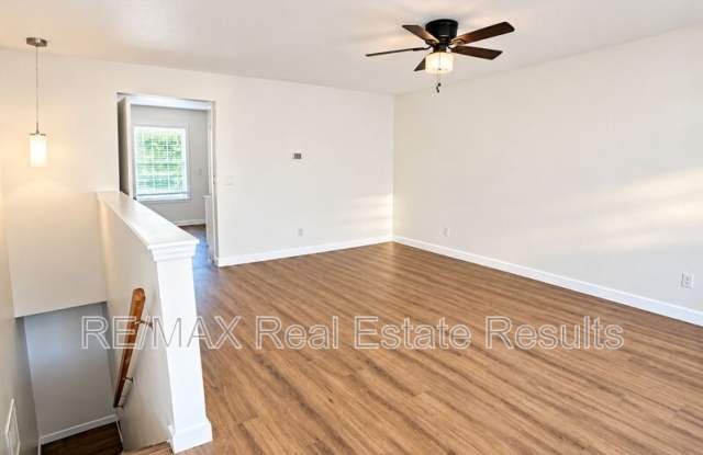 210 White Oak Dr NE Gallery 2