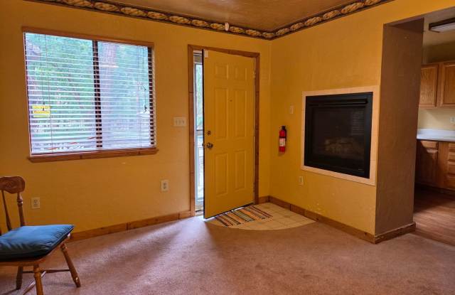 Move In Special!!!! Cute Three Bedroom, 1 Bath home near Midtown Gallery 4