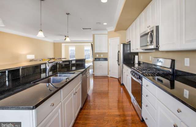 7969 CRESCENT PARK Drive Gallery 2