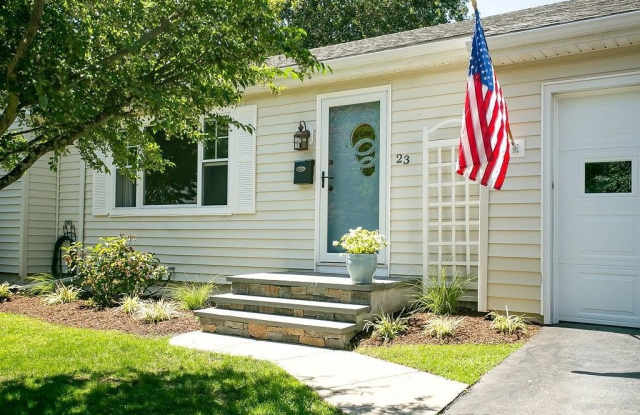 23 Sherwood Road - 23 Sherwood Road, Newport East, RI 02842