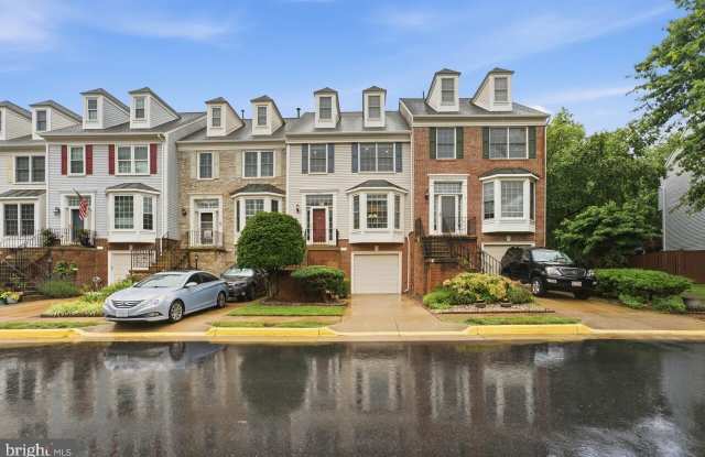 7035 KINGS MANOR Drive Gallery 3