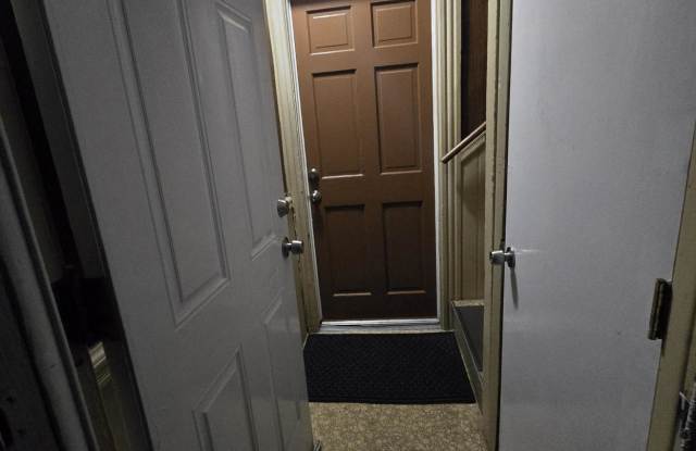 20 Saunders St - 20 Saunders Street, Pawtucket, RI 02860