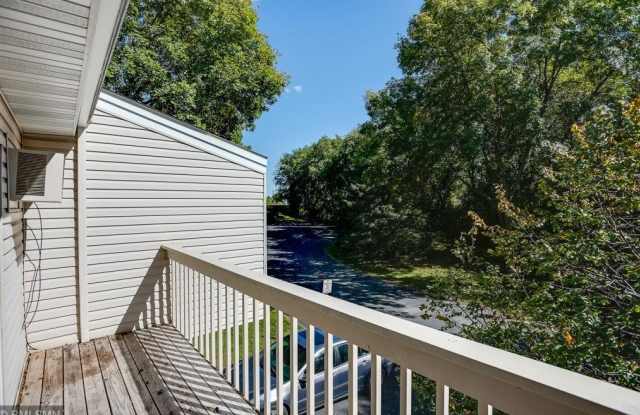 17492 Pond Cir Gallery 2