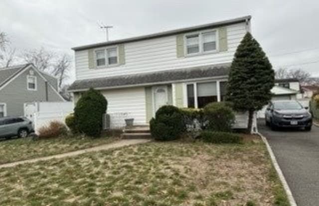 792 S Park Lane - 792 Park Lane South, Franklin Square, NY 11010