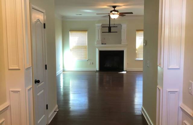 Charming 3-Bedroom Home in Griffin Park with Screened-In Porch Gallery 3