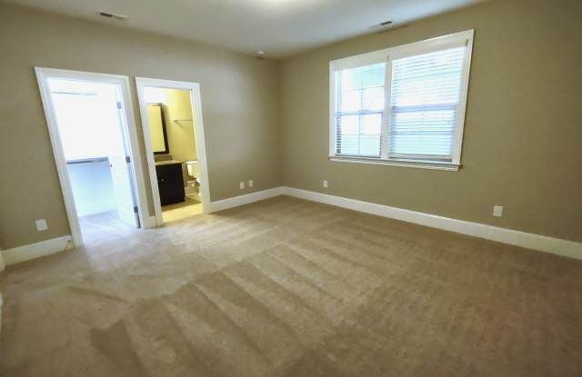 Luxury Townhome Available in the Fairway Row Community! Gallery 4