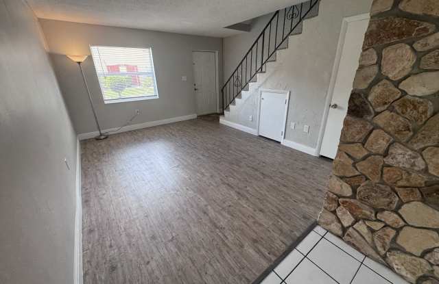 50 Needle Boulevard - 6 photos photos 50 Needle Boulevard - 6 photos photos
