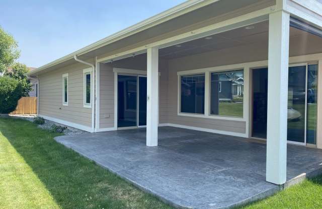3-bedroom, 1.75 Bath Home in the Village Gallery 3