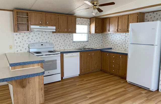 260 S Land St - 260 South Land Street, Benson, AZ 85602