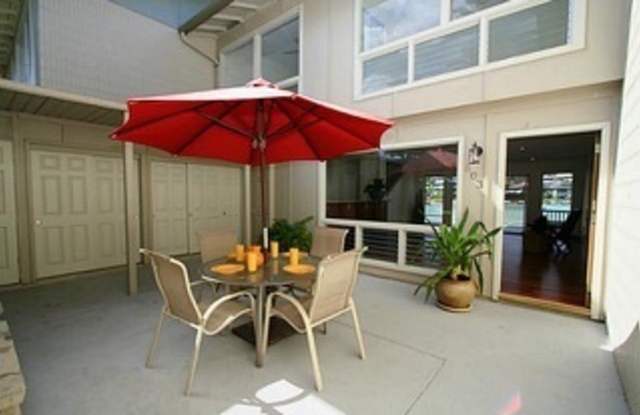 3 bed, 2.5 bath, 2 parkings w/Private Dock Gallery 1