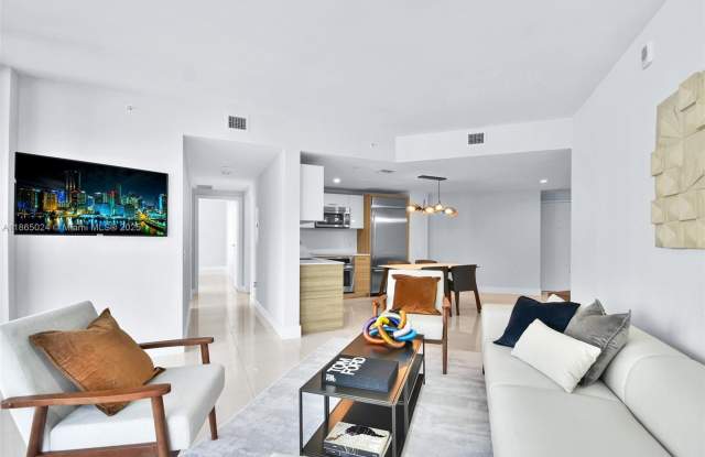 1300 Brickell Bay Dr 1910 photos photos