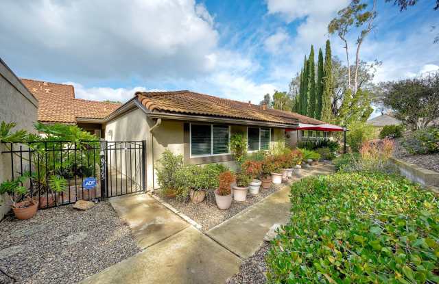 Rancho Bernardo 55+ Community Attached Home 2 Bed, 2 Ba with Patio, Private yard and Laundry photos photos