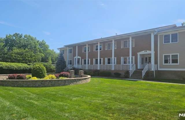 105 Newark Pompton Gallery 2
