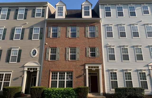 Beautifully Upgraded 2-Level Condo Townhouse in Quince Orchard Park! Gallery 1