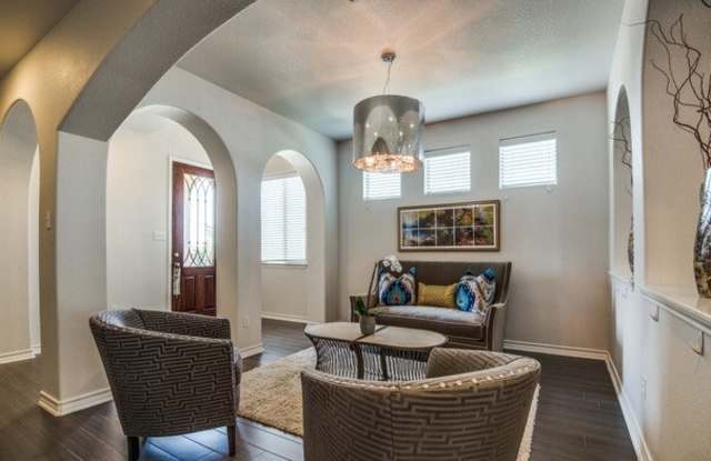 4327 Woodbridge Way Gallery 2