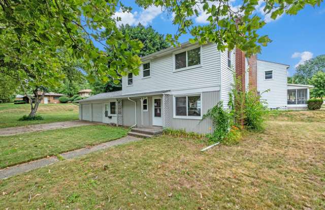 1842 Diamond Ave NE photos photos