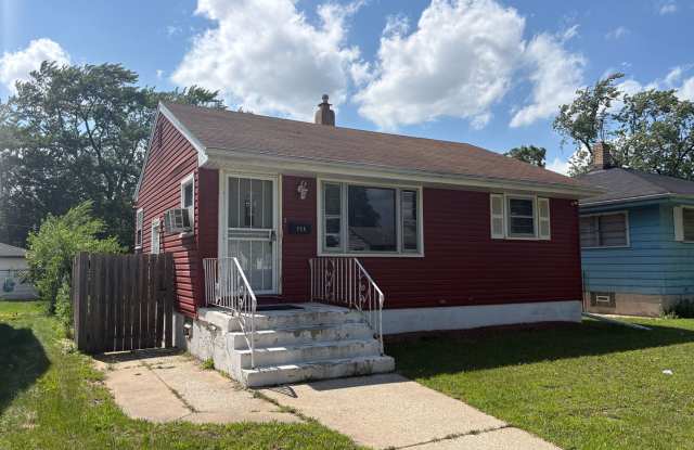 Home with finished basement and fenced in yard Gallery 3