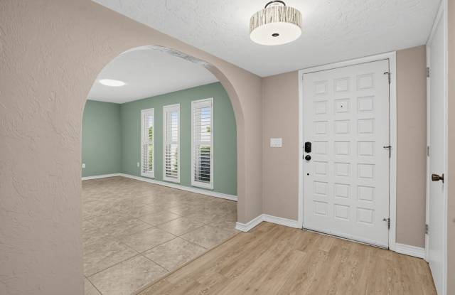 Charming 3BR/2BA House with Pool in Sarasota Gallery 3