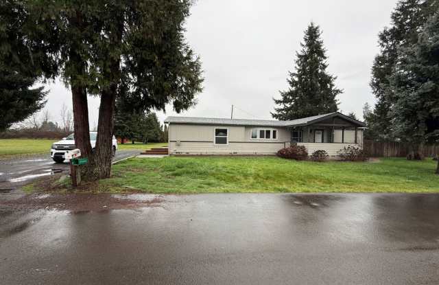 Charming 3-bedroom, 2-bathroom manufacture home located in Cottage Grove photos photos