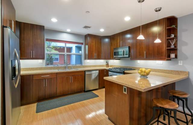 A stunningly elegant Townhome in studio city is now available for you to rent. - 12908 Bloomfield Street, Los Angeles, CA 91604