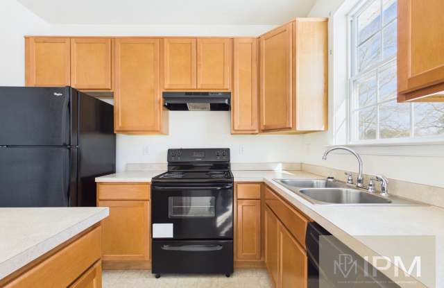 Modern 3 Bedroom Townhome with Garage  Outdoor Amenities! photos photos