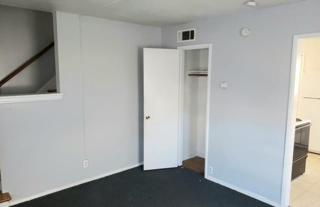 9516 Charlotte Street Gallery 2