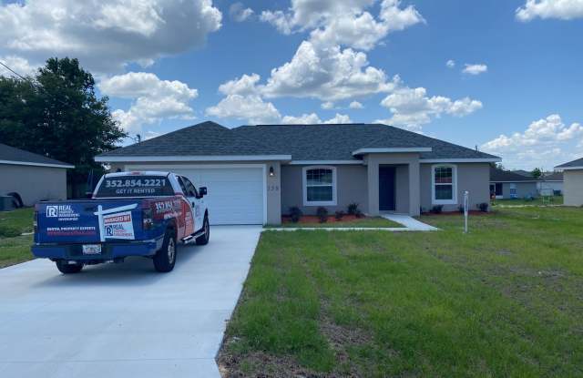 Desirable SE Ocala Neighborhood 3/2/2 *WON'T LAST* photos photos