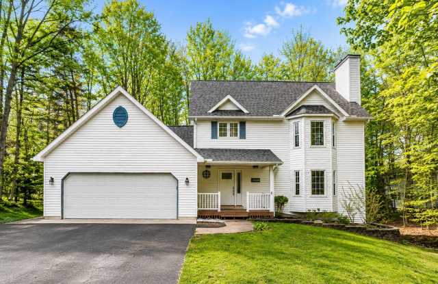 GORGEOUS 3 BEDROOM HOME ON WEST SIDE OF TRAVERSE CITY photos photos