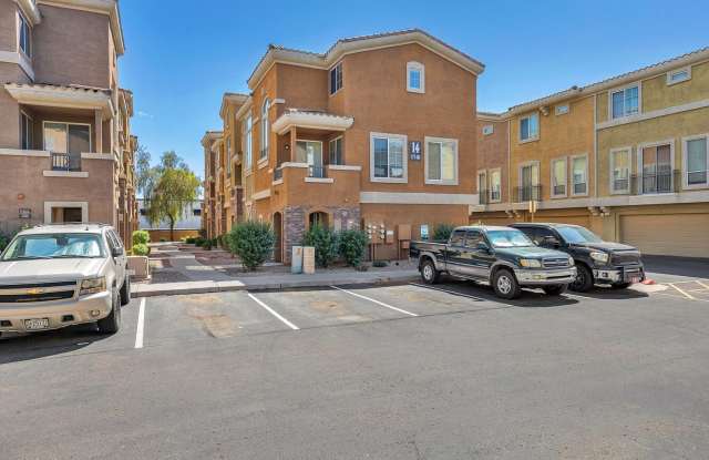 Updated 2 Bedroom 2.5 Bathroom Gated Community Home W/ TWO CAR GARAGE Gallery 3