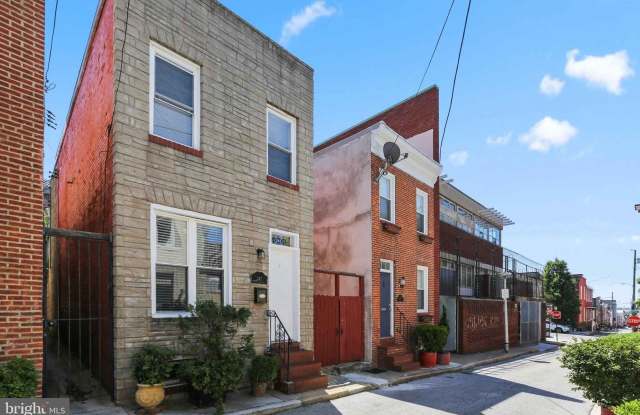 Fabulous 2bd/1.5ba Upper Fells Rowhome w/ CAC & W/D--Available 12/15 Gallery 3
