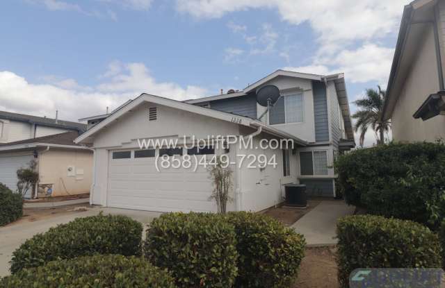 3 Bedroom 3 Bathroom 2 story home in Ramona! - 1338 Oak Village Drive, Ramona, CA 92065