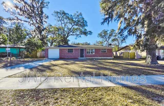 462 Blairmore Blvd W photos photos