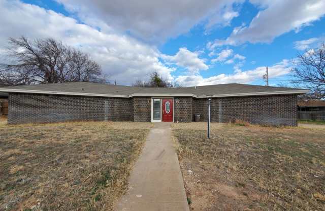 Nice family 3 bedroom and 2 bath home in a great location! Across from Fannin Elementary. photos photos