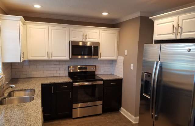 Frost Courtyard Apartments - photos photos