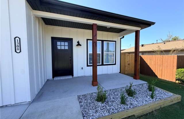 1308 W Beech Drive Gallery 1