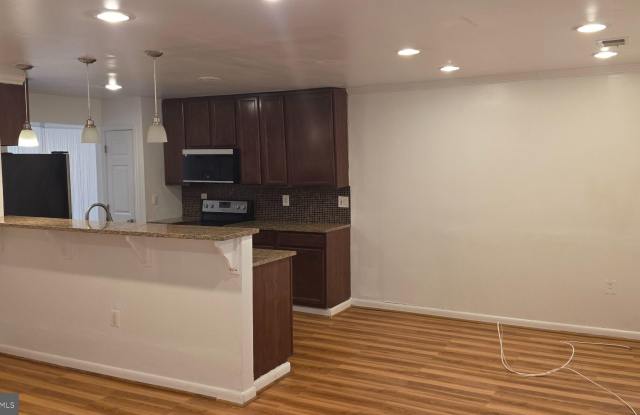7621 SWAN Gallery 4