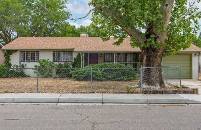 Centrally Located 3 Bedroom 1 Bathroom In The NE photos photos