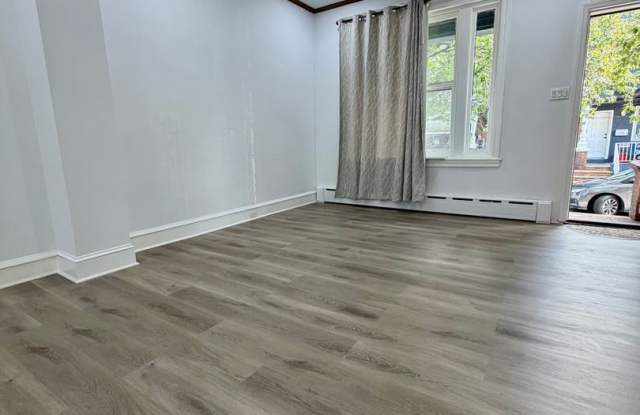 Charming 3-Bedroom Home in West Passyunk! Available NOW! Gallery 4