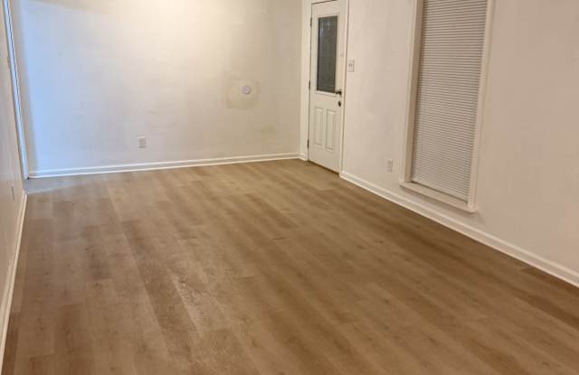 3633 Woodley Road Gallery 2