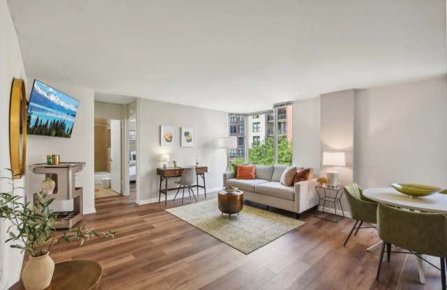 55 W. Chestnut Gallery 4