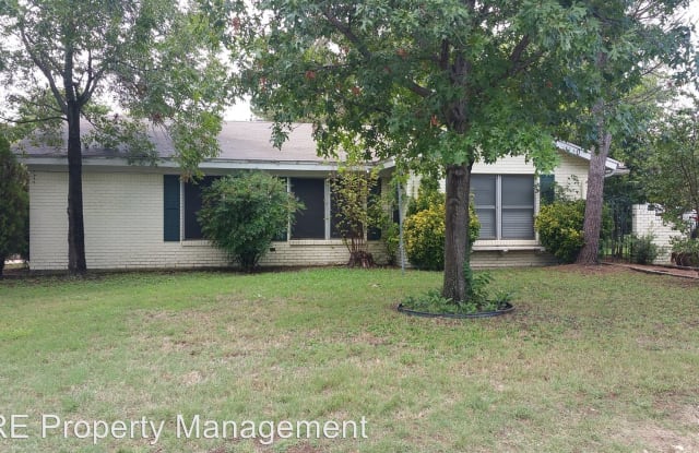 3540 Cimmaron Trl - 3540 Cimmaron Trail, Fort Worth, TX 76116