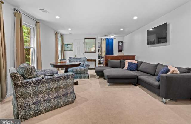 2557 JIGGER Way Gallery 3